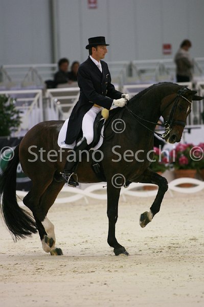 LAUGKS_MEGGLE\'S WELTTALL_MILANO_2011_SS2_2424.jpg